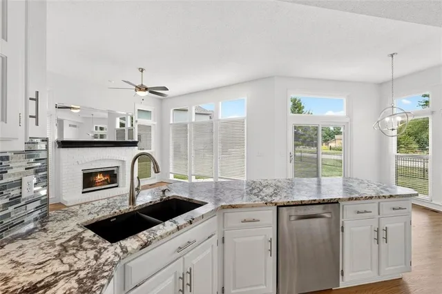 $625,000 | 600 Southwest Trailpark Circle, Lee's Summit, MO 64081