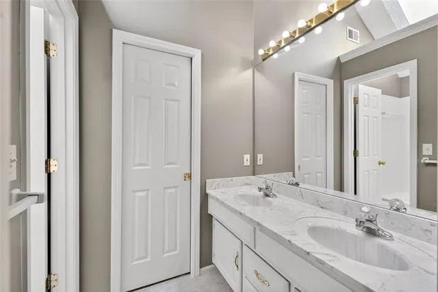 $625,000 | 600 Southwest Trailpark Circle, Lee's Summit, MO 64081