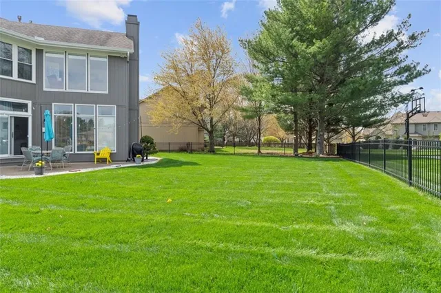 $625,000 | 600 Southwest Trailpark Circle, Lee's Summit, MO 64081