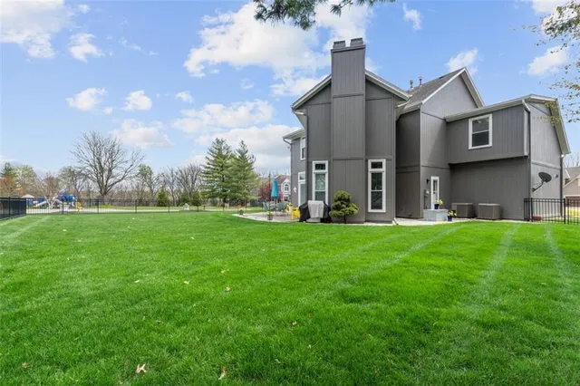 $625,000 | 600 Southwest Trailpark Circle, Lee's Summit, MO 64081