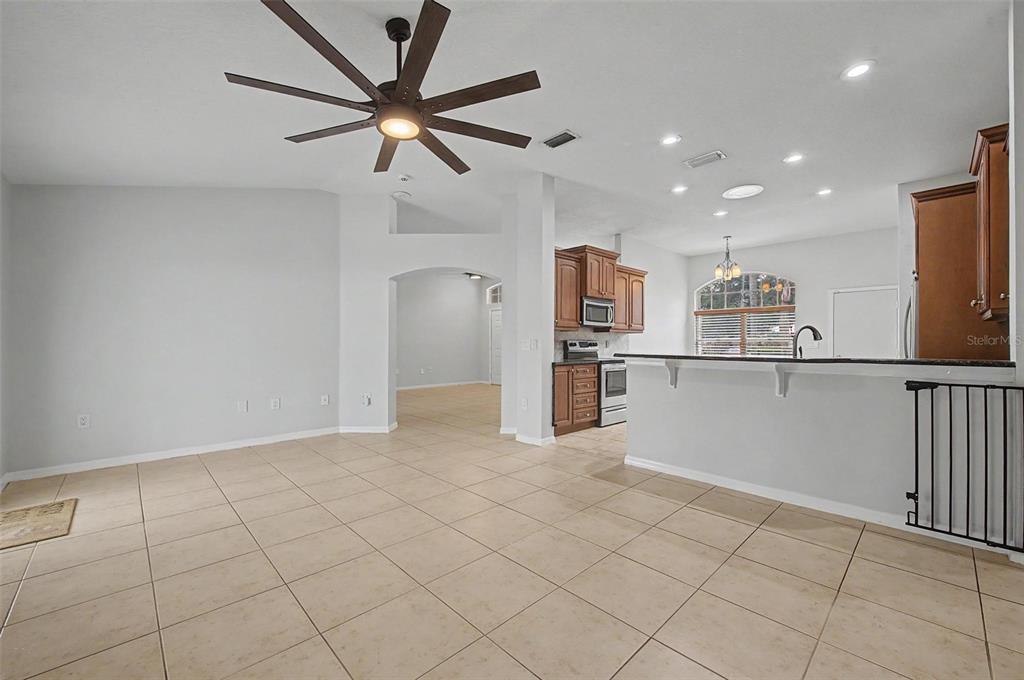 4021 Lithia Ridge Boulevard Valrico, FL 33596 - Photo 12 of 48