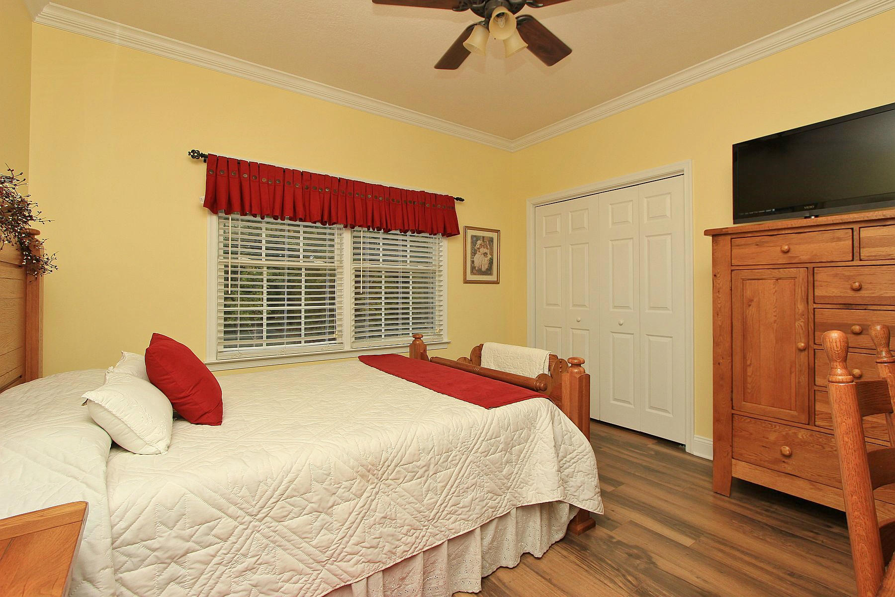 3648 Edwardsville Road Hardy, VA 24101 - Photo 18 of 42 Guest Bedroom w/Crown Moulding