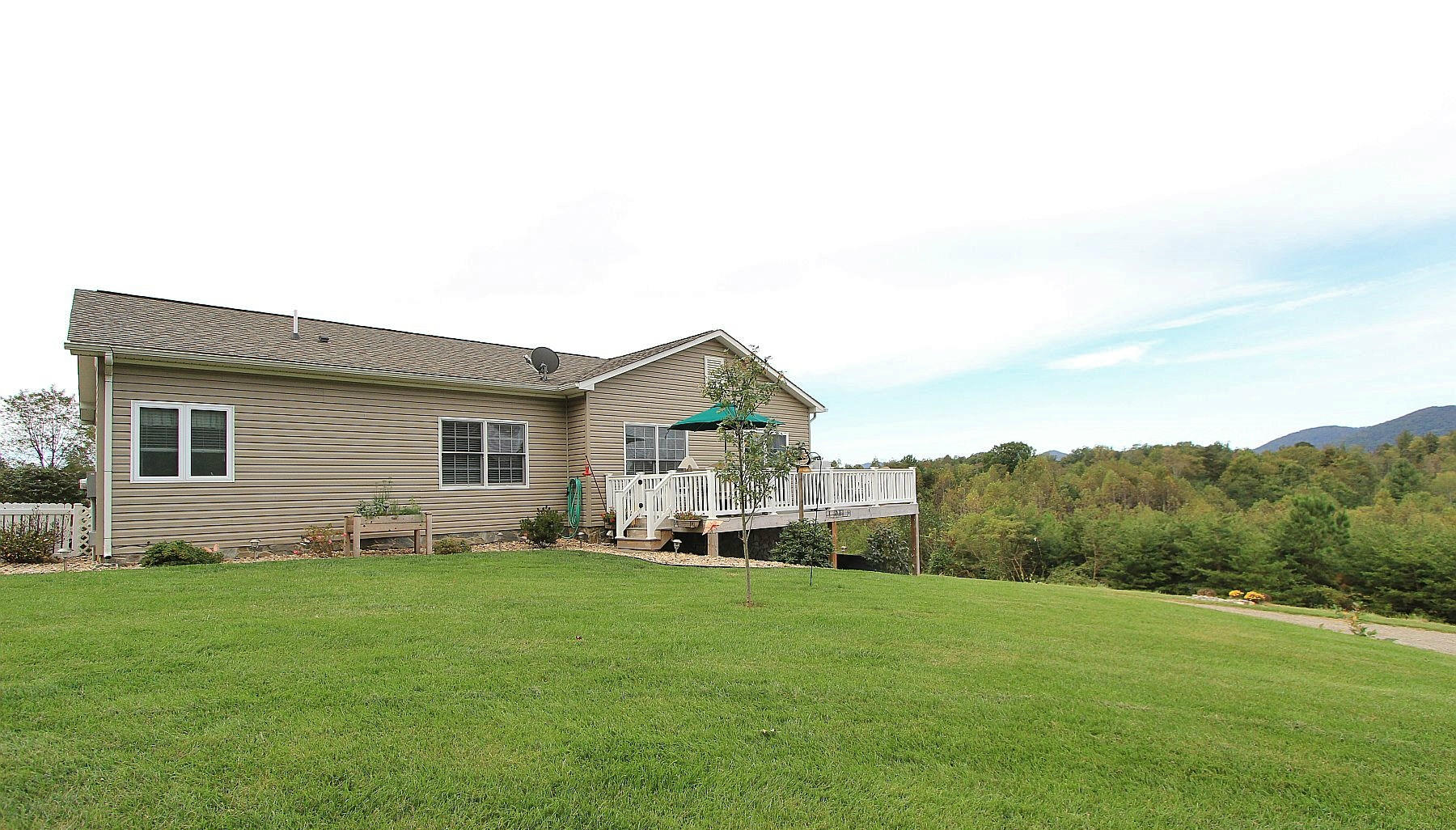 3648 Edwardsville Road Hardy, VA 24101 - Photo 27 of 42 Back view of home w/lovely deck