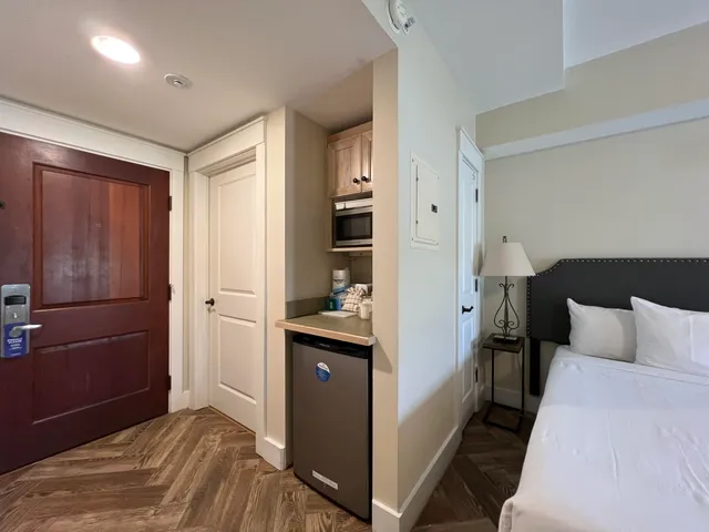 $1,400 | 9300 Baytowne Wharf Boulevard, Unit 528, Miramar Beach, FL 32550