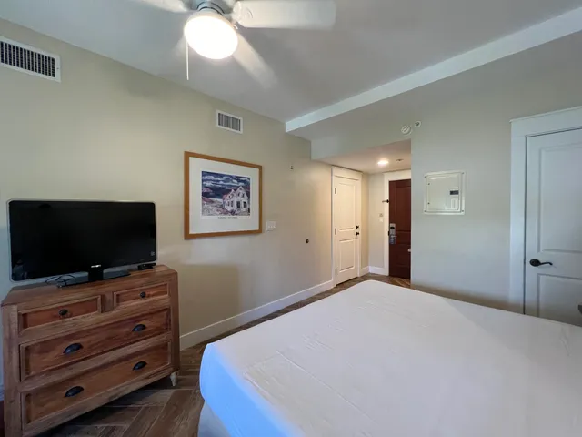 $1,400 | 9300 Baytowne Wharf Boulevard, Unit 528, Miramar Beach, FL 32550