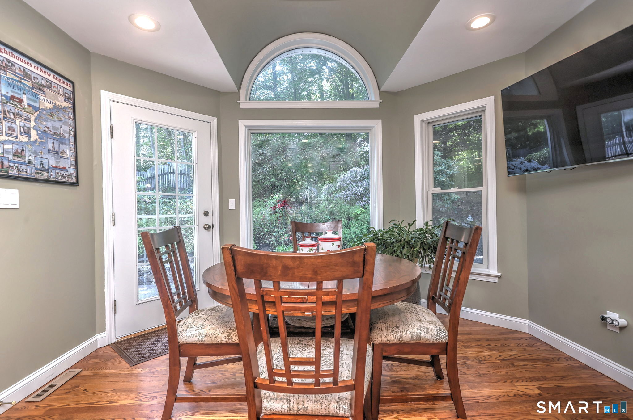 60 West Meadow Road Hamden, CT 06518 - Photo 9 of 35 The breakfast nook with beautiful views of the gardens. Out the divided light door is the patio, convenient to outdoor dining.