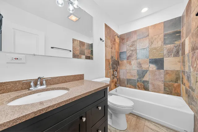 $650,000 | 626 East Oakwood Boulevard, Chicago, IL 60653