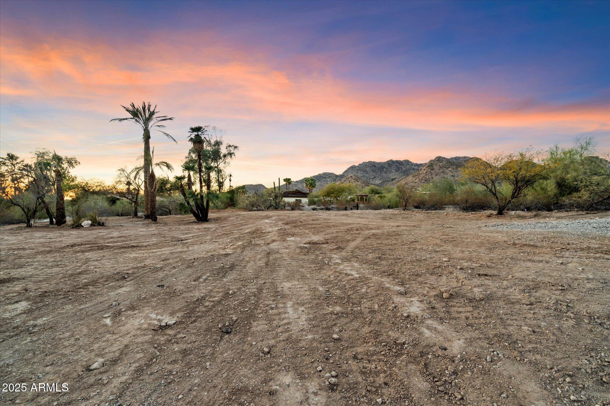 6218 North Palo Cristi Road, Unit 10 Paradise Valley, AZ 85253 - Photo 19 of 33 a view of an outdoor space