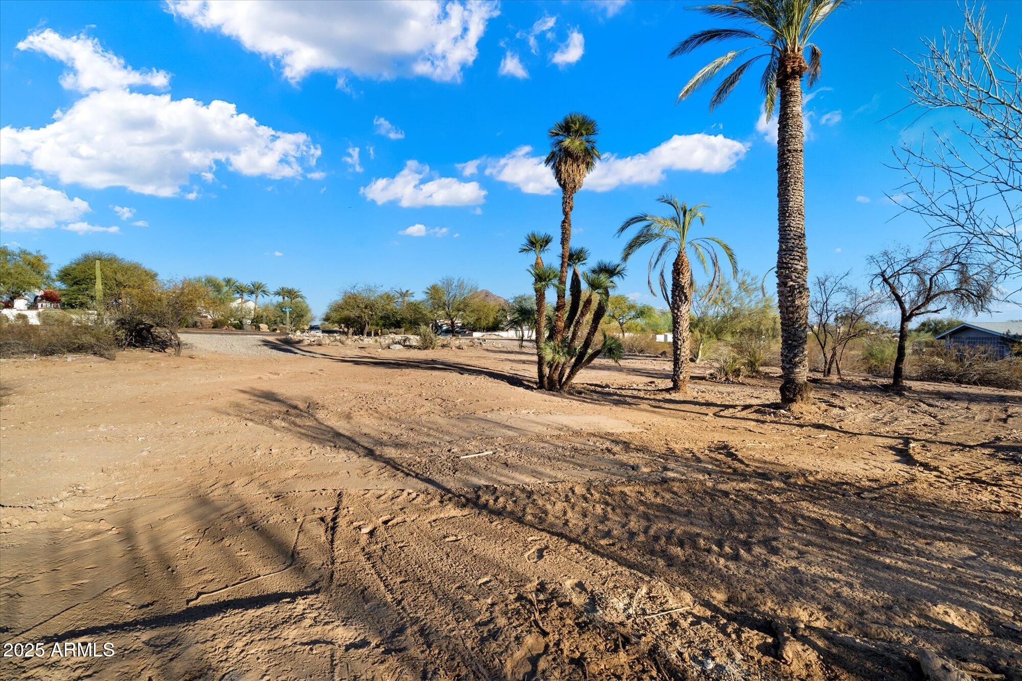 6218 North Palo Cristi Road, Unit 10 Paradise Valley, AZ 85253 - Photo 21 of 33 a view of a road with a building in the background