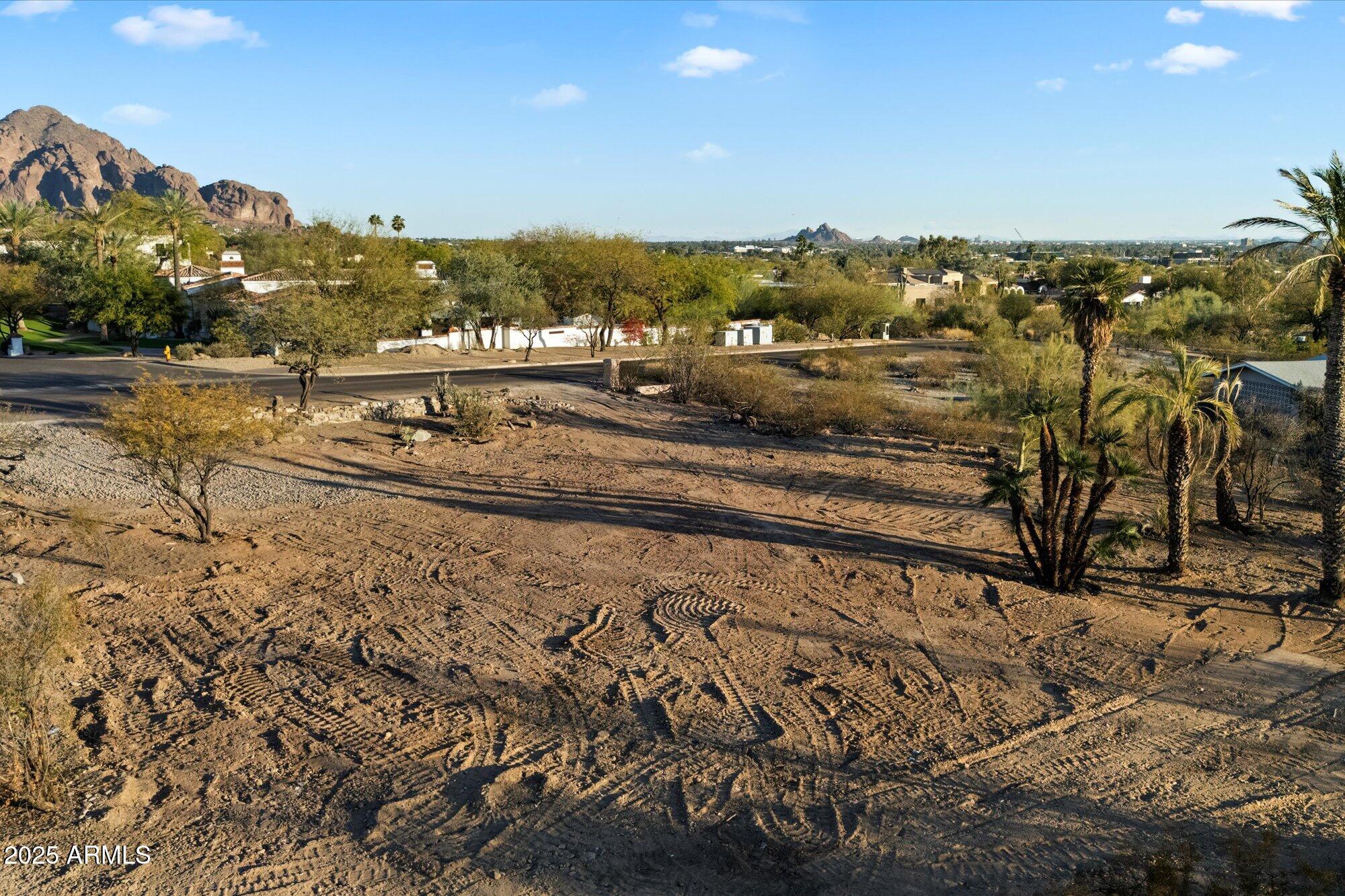 6218 North Palo Cristi Road, Unit 10 Paradise Valley, AZ 85253 - Photo 25 of 33 a view of a town with mountains