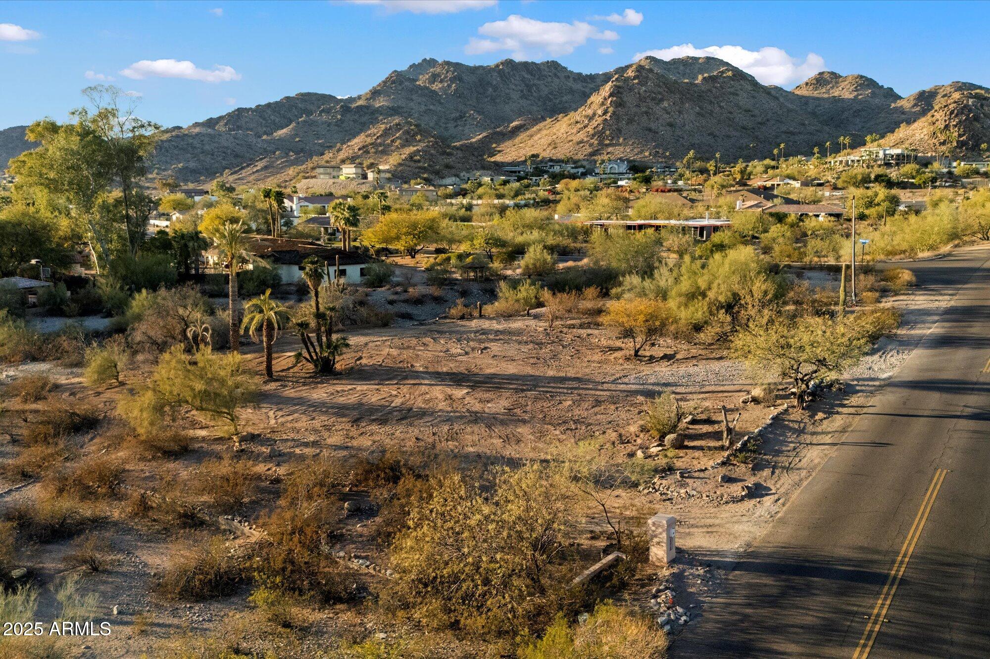 6218 North Palo Cristi Road, Unit 10 Paradise Valley, AZ 85253 - Photo 26 of 33 a view of outdoor space with mountain view