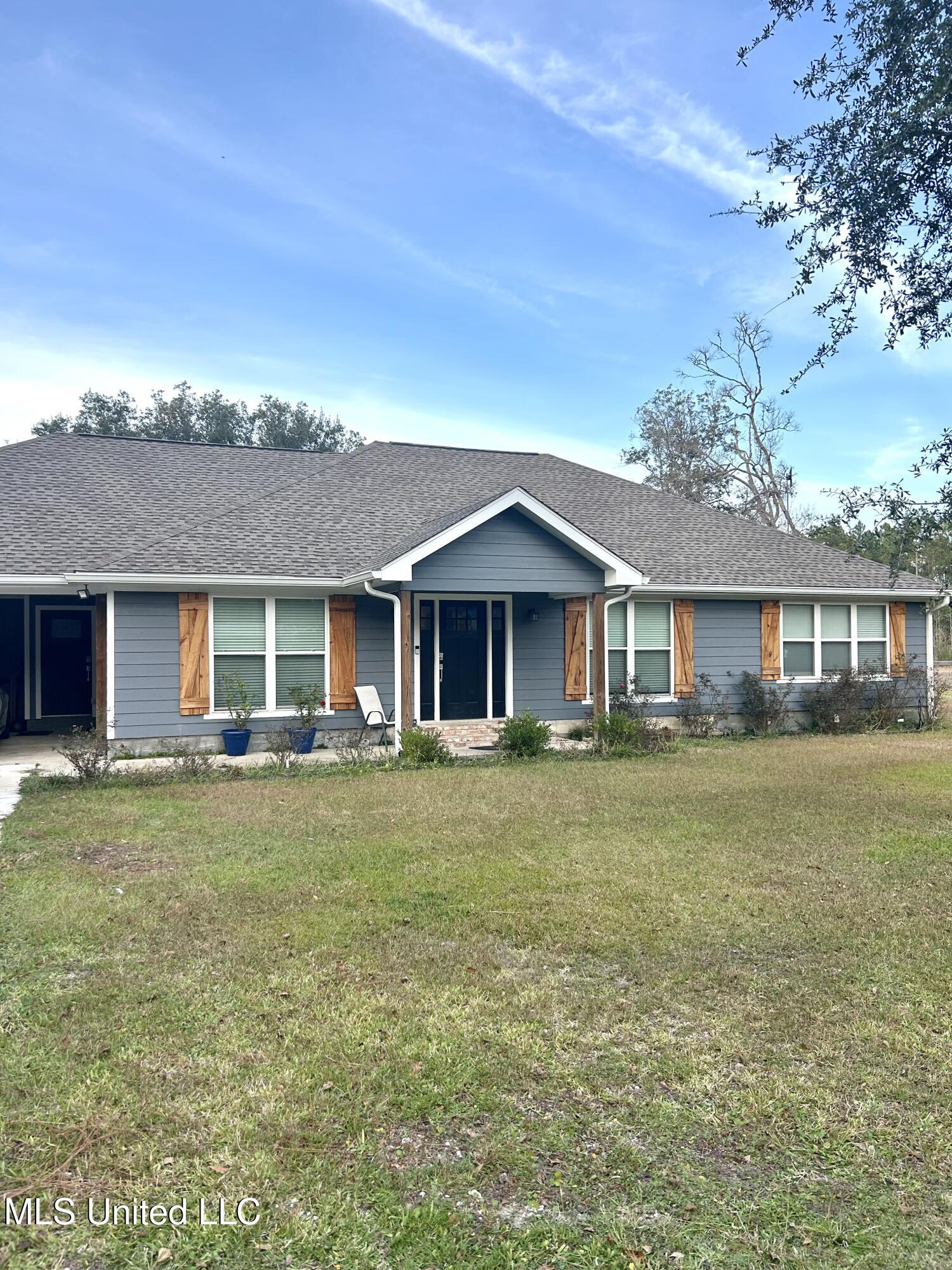 8537 Augusta Road Moss Point, MS 39562 - Photo 2 of 36 IMG_6052
