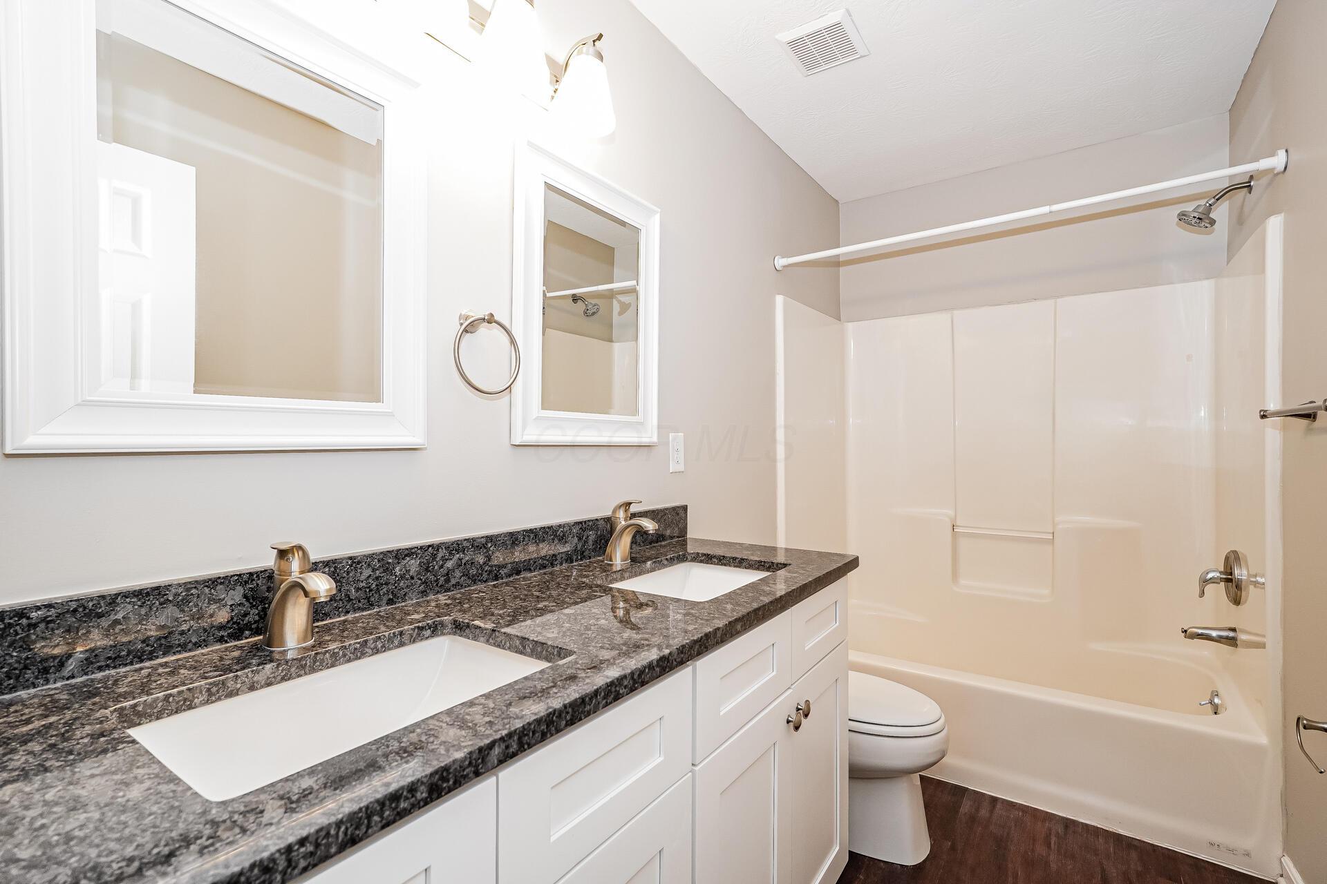 22 Liberty Ridge Avenue Powell, OH 43065 - Photo 10 of 15 14-photo-Bathroom-562be872-496b-4e21-aa8