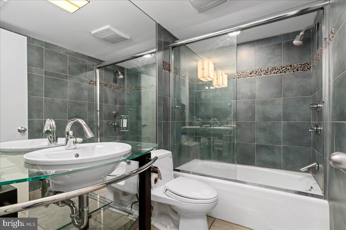 350 River Road, Unit D10 New Hope, PA 18938 - Photo 17 of 41 a bathroom with a sink mirror toilet and bathtub