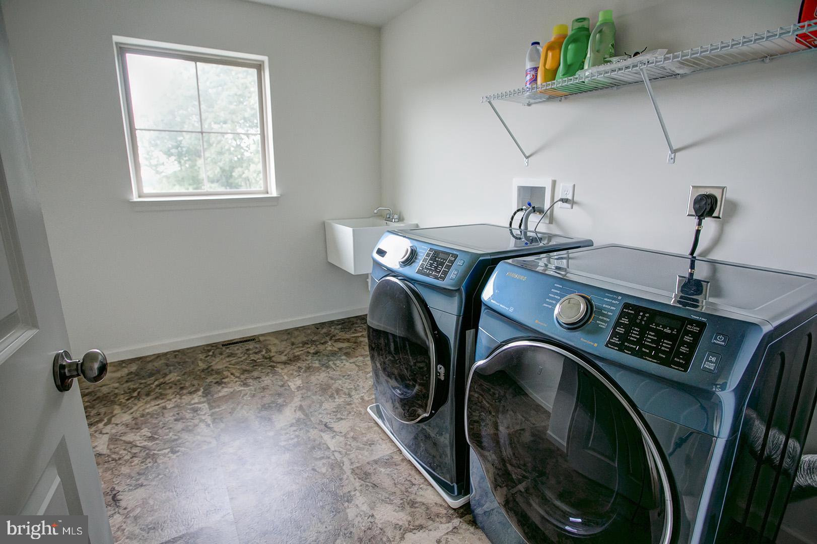 88 Mt Penn Road Reading, PA 19607 - Photo 26 of 35 Laundry Room- Tub/Front-Load Washer & Dryer