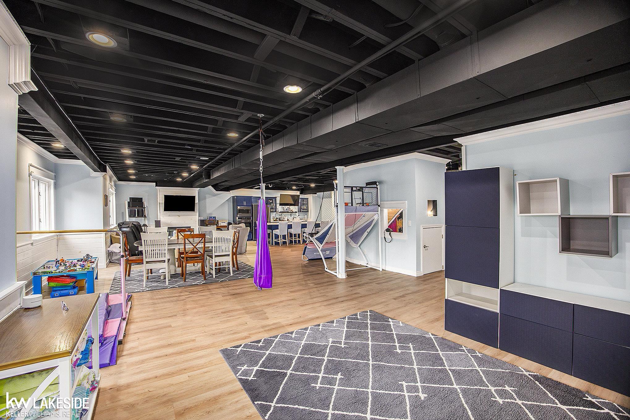 6421 Creekside Drive Utica, MI 48316 - Photo 30 of 53 50155170-ff9c63d5-2bb6-4646-8aca-8d6c8354ac51.JPG
