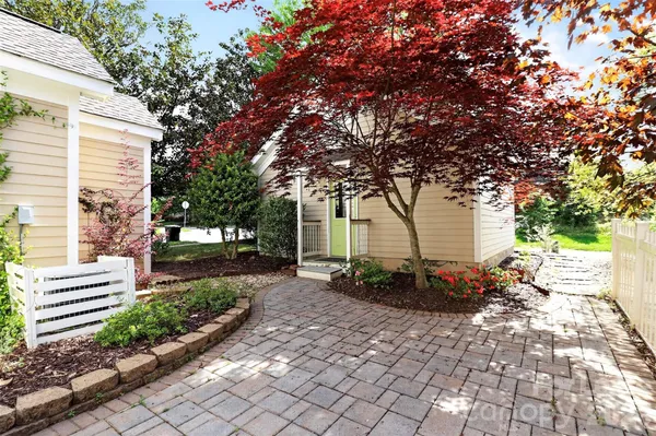 $3,200 | 103 Park Forest Street, Davidson, NC 28036