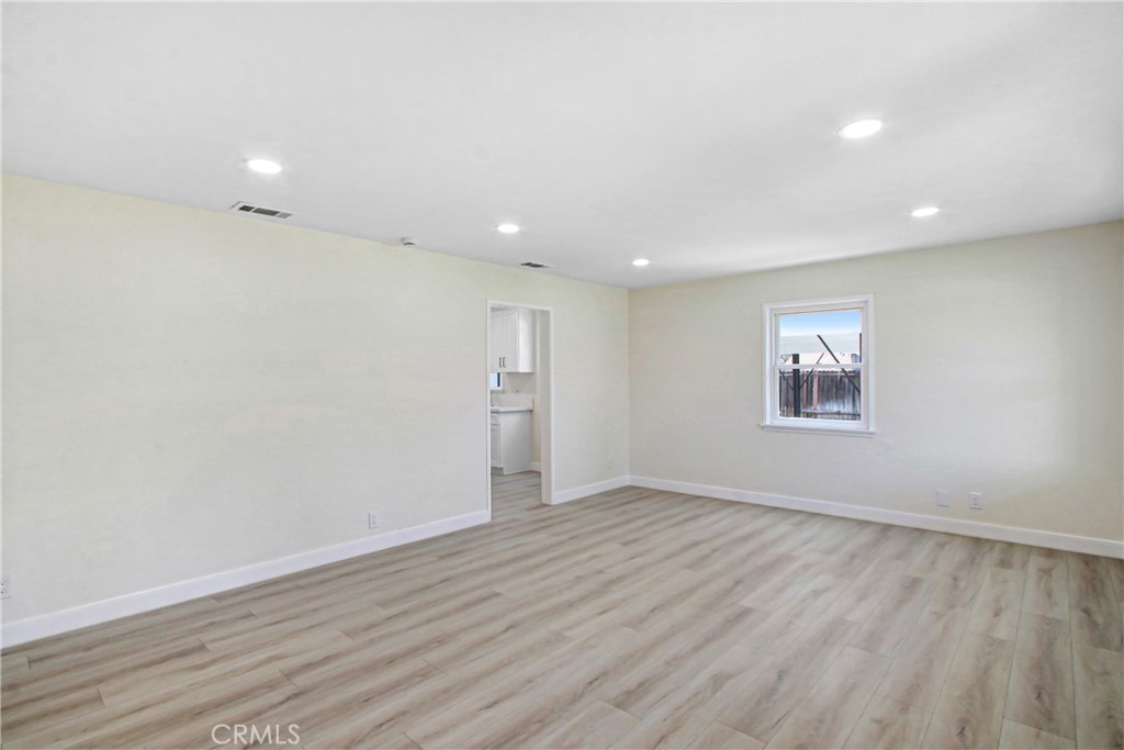 3879 Dykes Lane Riverside, CA 92503 - Photo 6 of 37