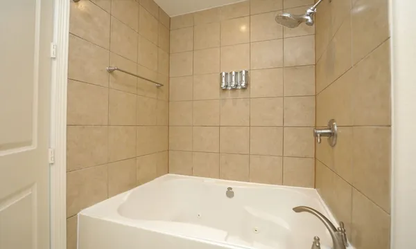 $2,000 | 2120 Kipling Street, Unit 402, Houston, TX 77098