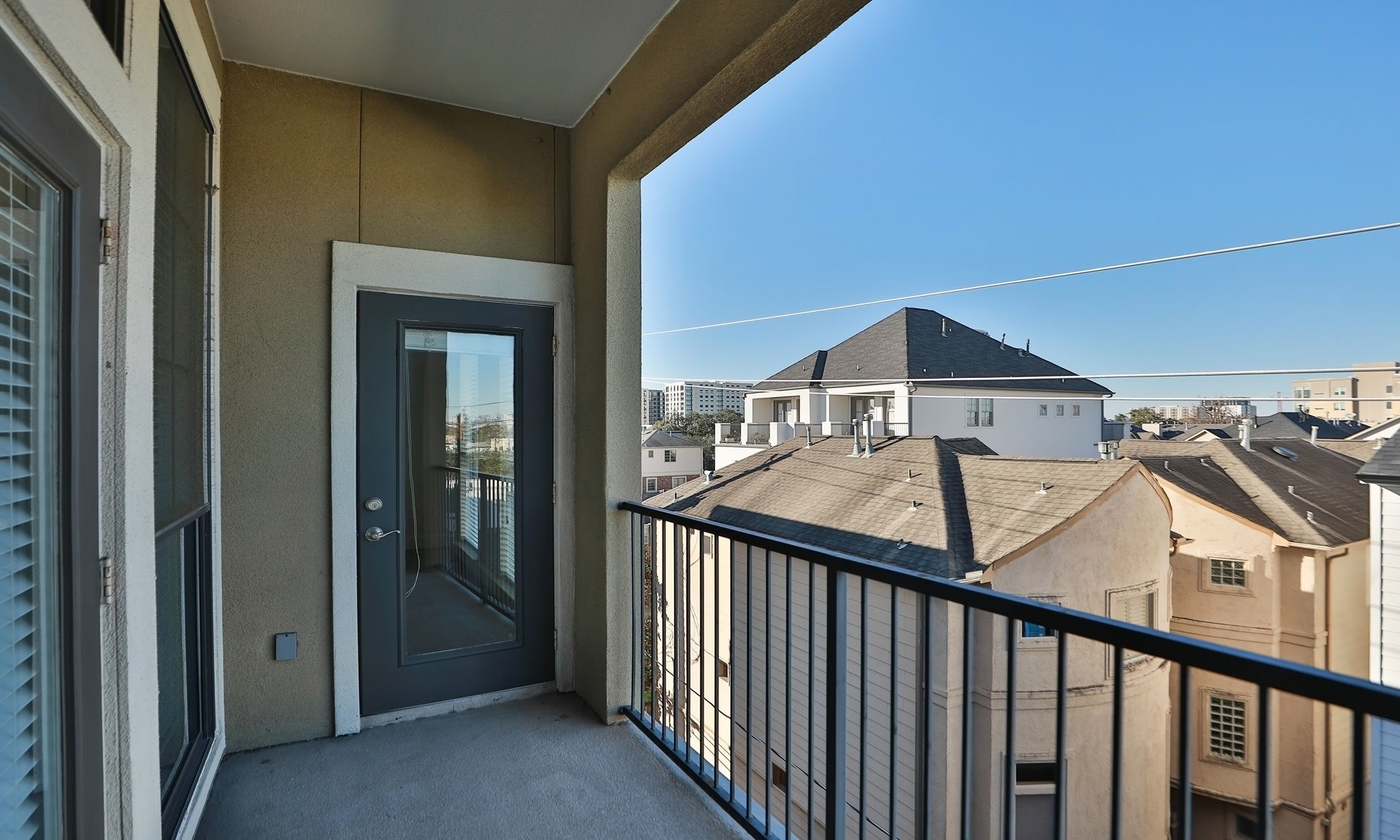 2120 Kipling Street, Unit 402 Houston, TX 77098 - Photo 28 of 30 a view of a balcony