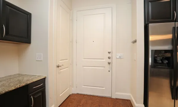$2,000 | 2120 Kipling Street, Unit 402, Houston, TX 77098