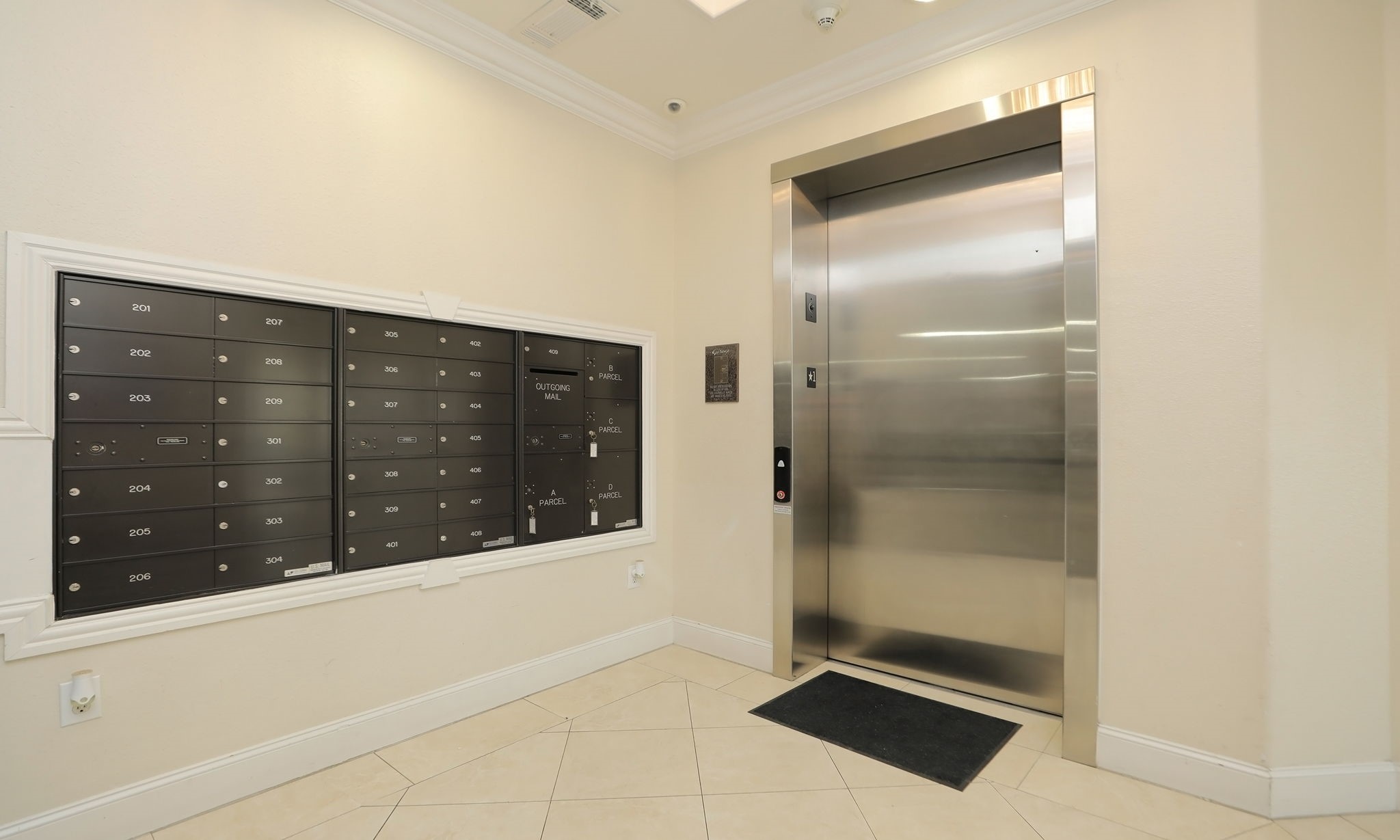 2120 Kipling Street, Unit 402 Houston, TX 77098 - Photo 4 of 30 a room with a large mirror and glass door