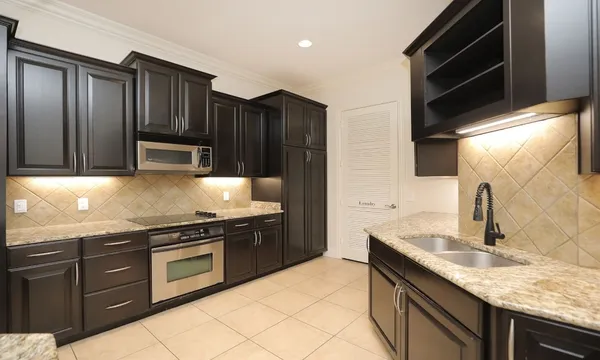 $2,000 | 2120 Kipling Street, Unit 402, Houston, TX 77098