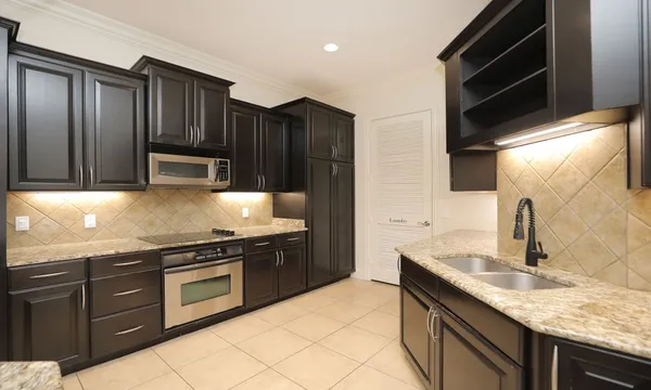 $2,000 | 2120 Kipling Street, Unit 402, Houston, TX 77098