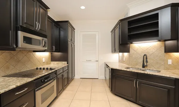 $2,000 | 2120 Kipling Street, Unit 402, Houston, TX 77098