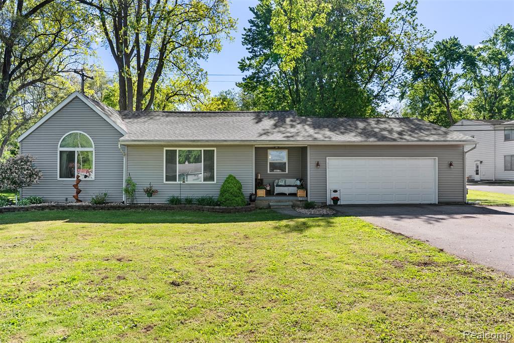 3296 North Genesee Road Flint, MI 48506 - Photo 3 of 35