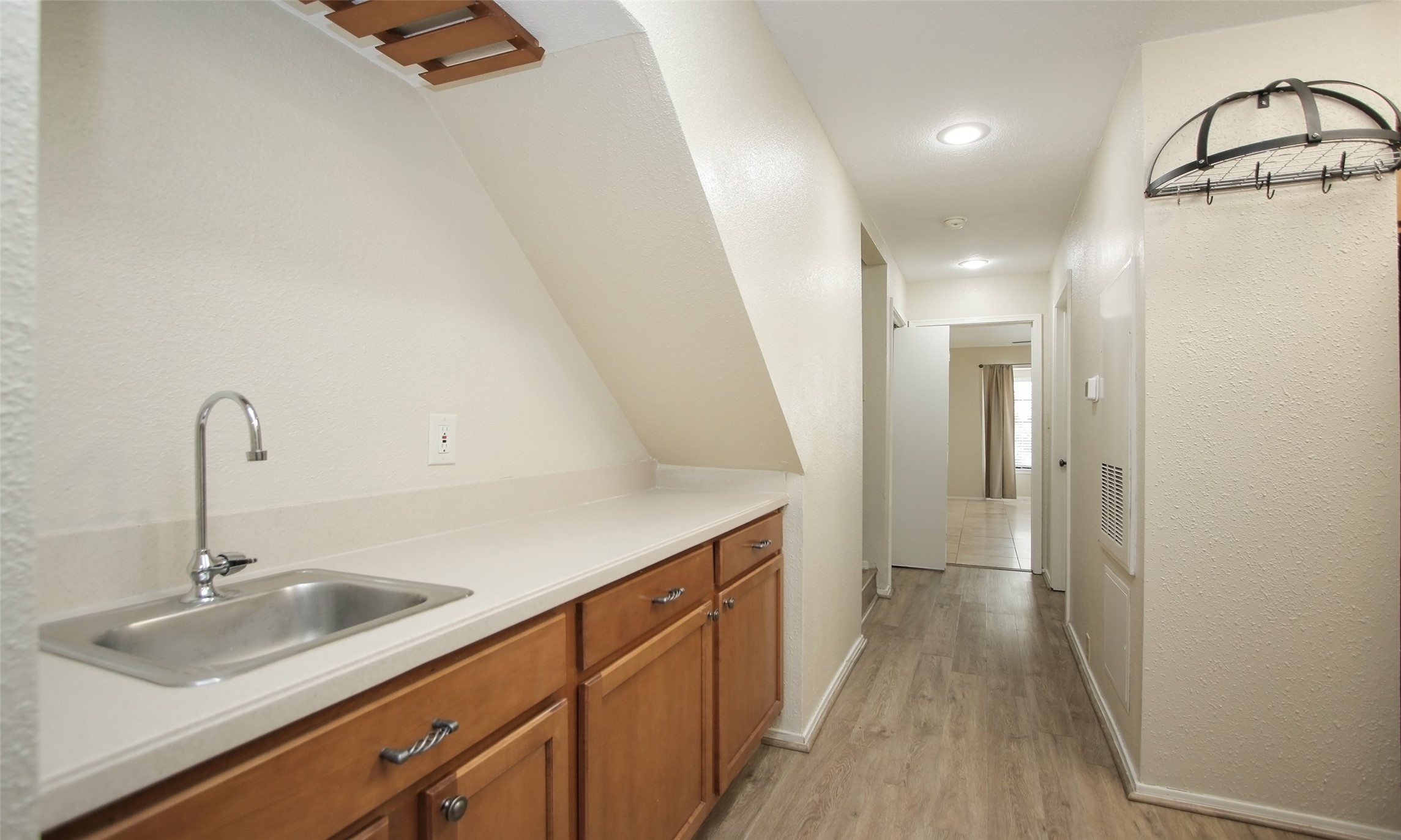 4900 Floyd Street, Unit 11 Houston, TX 77007 - Photo 11 of 37 Wet Bar! Or 2nd sink near the kitchen.