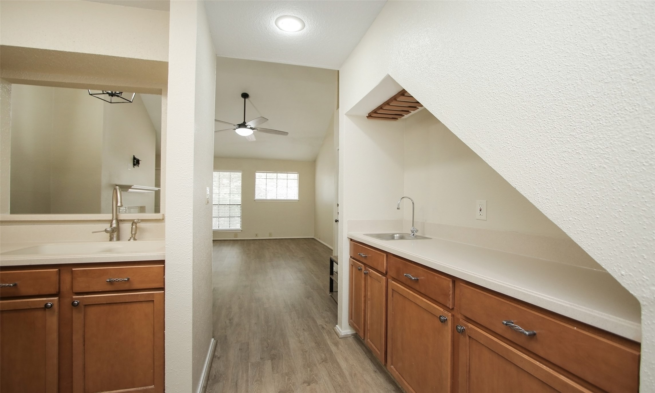 4900 Floyd Street, Unit 11 Houston, TX 77007 - Photo 12 of 37 Wet Bar! Or 2nd sink near the kitchen.