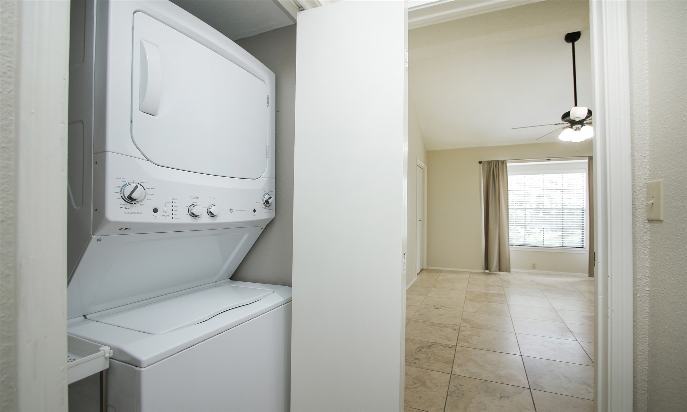 4900 Floyd Street, Unit 11 Houston, TX 77007 - Photo 18 of 37 Washer and Dryer