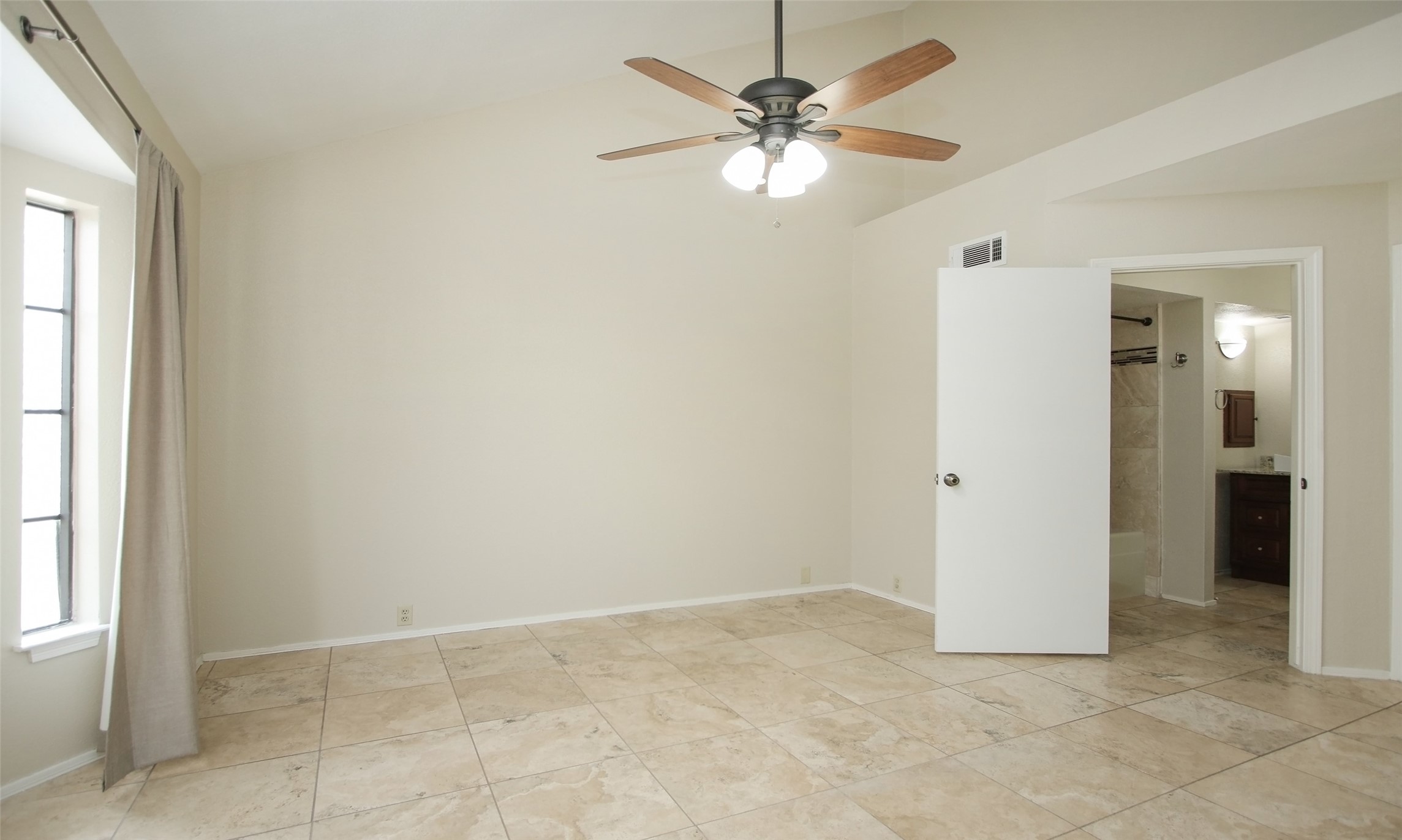 4900 Floyd Street, Unit 11 Houston, TX 77007 - Photo 23 of 37 Primary Bedroom