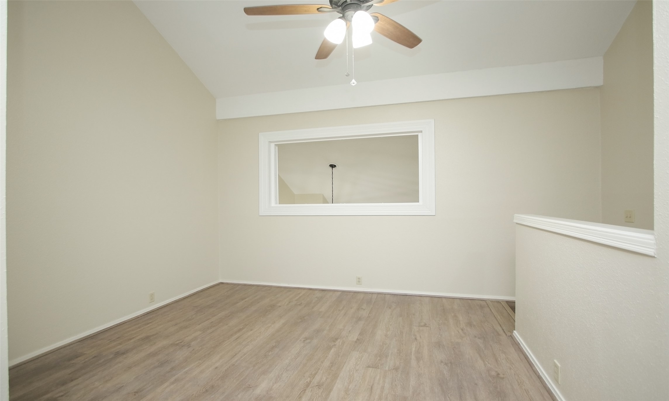 4900 Floyd Street, Unit 11 Houston, TX 77007 - Photo 28 of 37 2nd bedroom upstairs