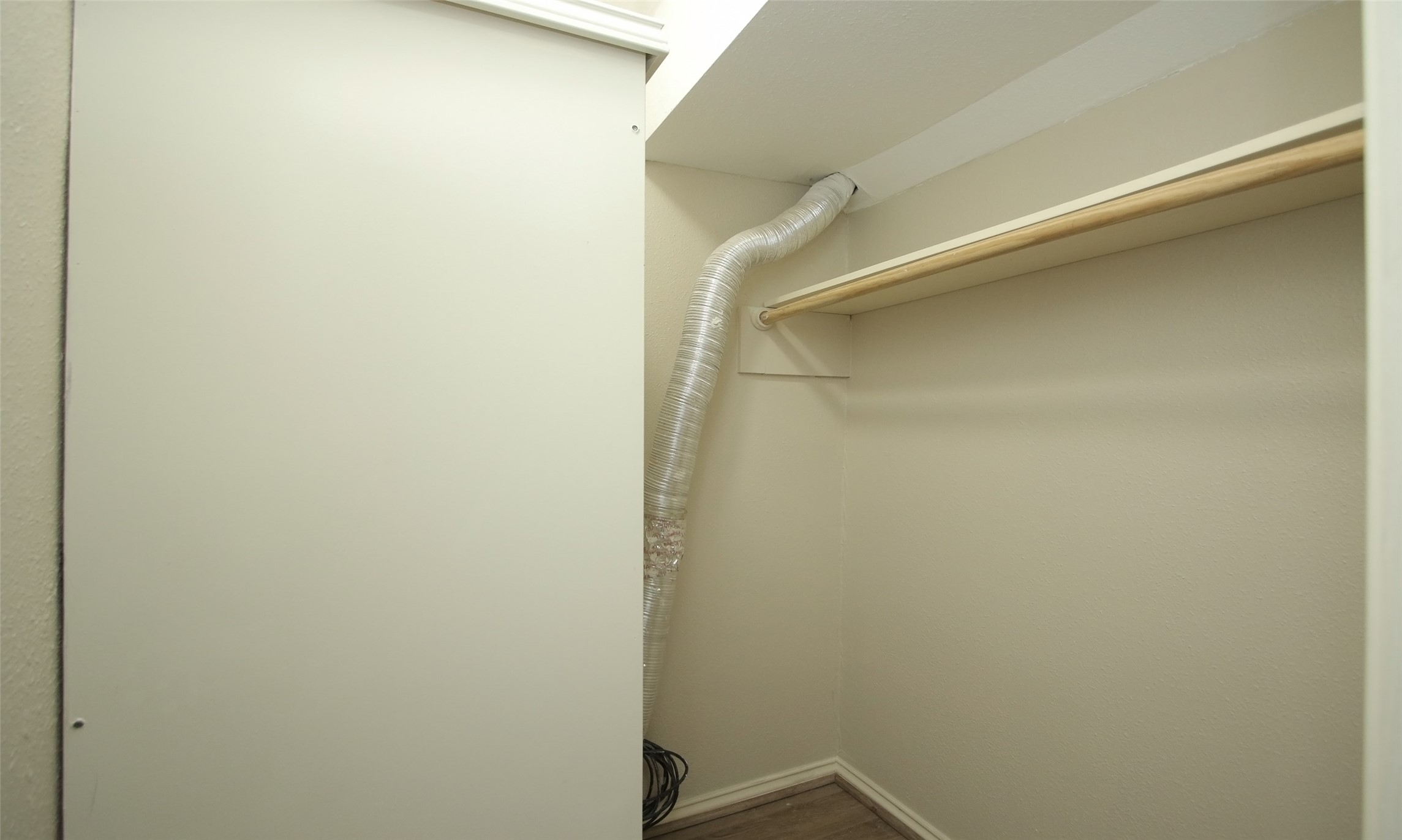 4900 Floyd Street, Unit 11 Houston, TX 77007 - Photo 34 of 37 Secondary Closet