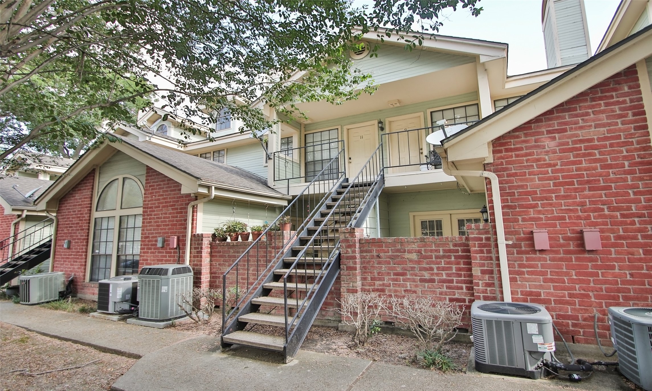 4900 Floyd Street, Unit 11 Houston, TX 77007 - Photo 36 of 37 Gated and on the 2nd floor