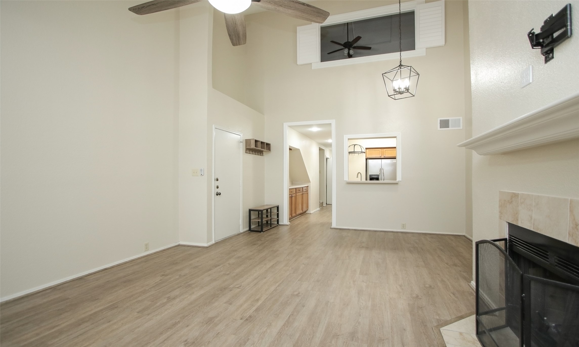 4900 Floyd Street, Unit 11 Houston, TX 77007 - Photo 5 of 37 Soaring Ceilings, Wood Burning Fireplace