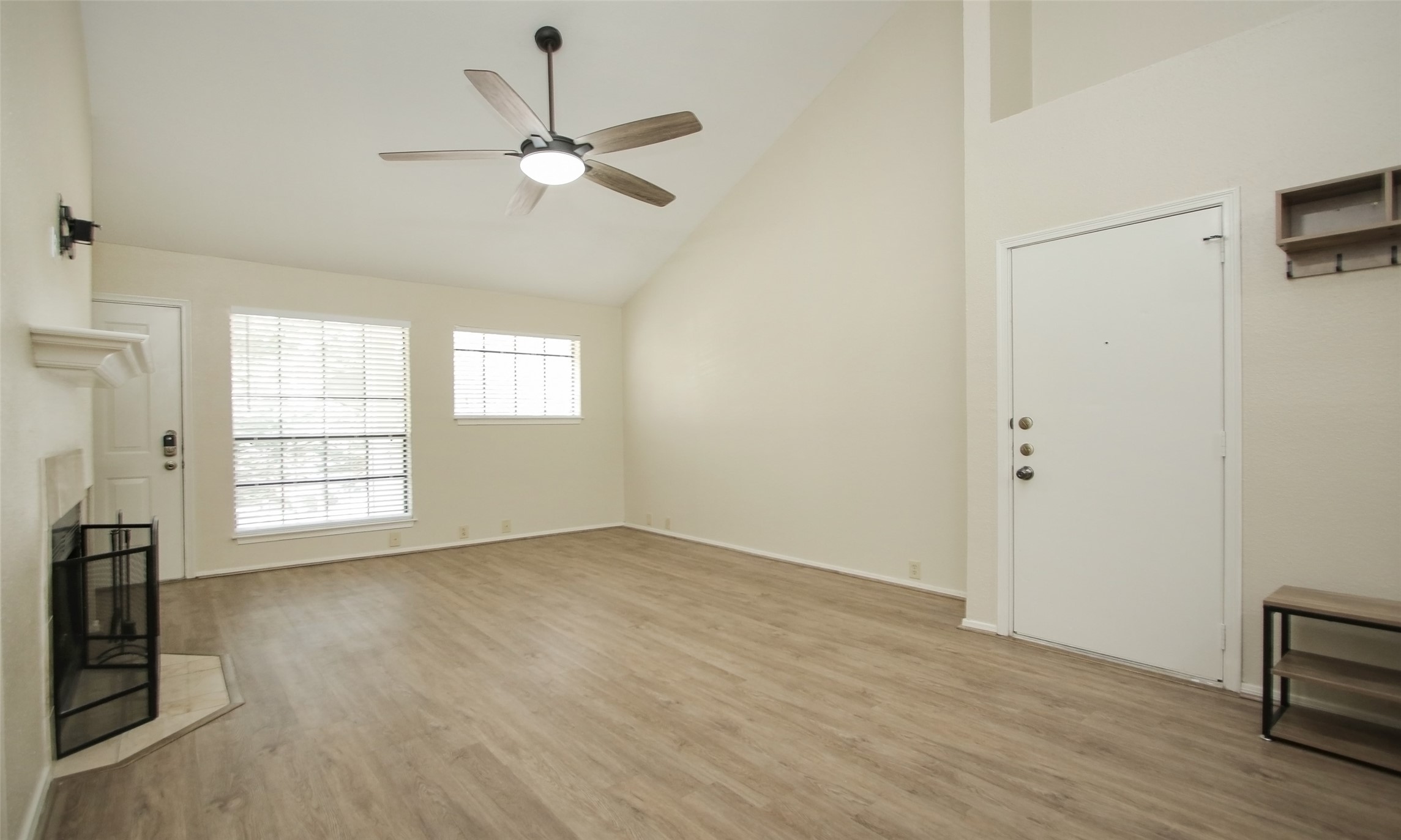 4900 Floyd Street, Unit 11 Houston, TX 77007 - Photo 10 of 37 Dining into Living Area