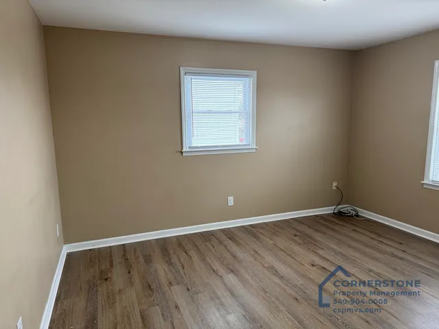 $1,350 | 703 Riverland Road Southeast, Roanoke, VA 24014