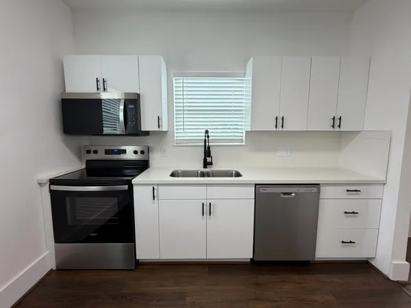 $4,800 | 1968 West McKinney Street, Houston, TX 77019