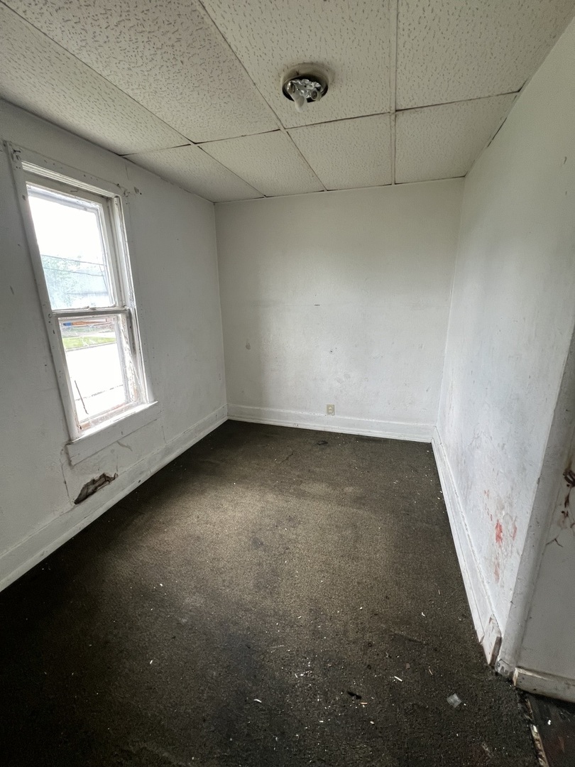 301 North West Avenue Kankakee, IL 60901 - Photo 6 of 13 a view of room and window