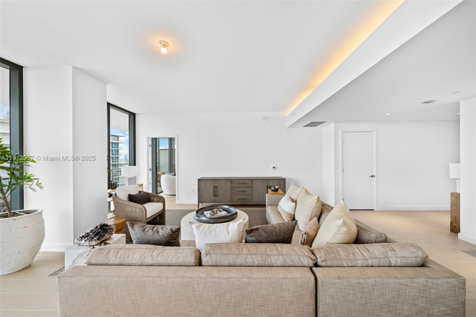 500 Alton Road, Unit 2303 Miami Beach, FL 33139 - Photo 5 of 42