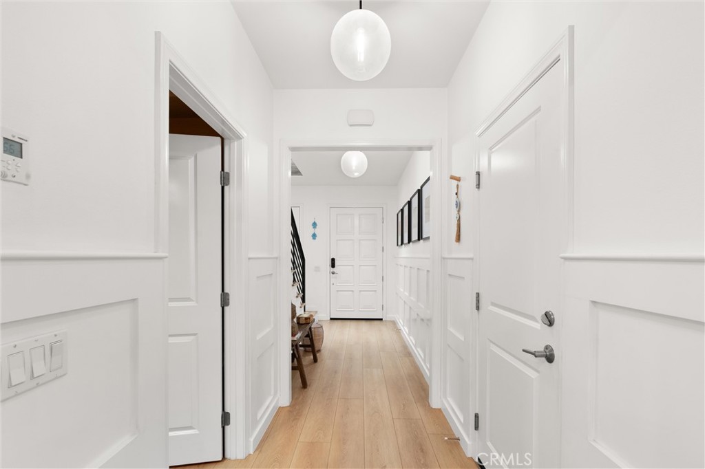 112 Gemstone Irvine, CA 92620 - Photo 5 of 41 Custom Wainscot
