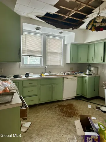 $170,000 | 2320 10th Avenue, Watervliet, NY 12189