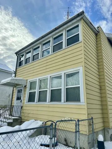 $170,000 | 2320 10th Avenue, Watervliet, NY 12189