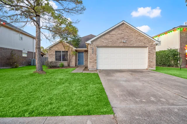 $2,000 | 3109 Berryfield Lane, Pearland, TX 77581