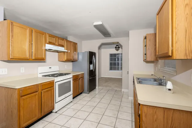 $2,000 | 3109 Berryfield Lane, Pearland, TX 77581