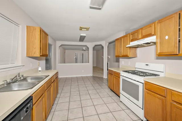 $2,000 | 3109 Berryfield Lane, Pearland, TX 77581