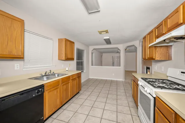 $2,000 | 3109 Berryfield Lane, Pearland, TX 77581